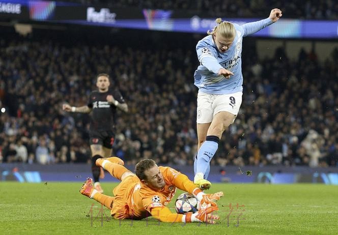 曼城玩脱了？轮换10人致主场翻车！7年神迹终结 54岁瓜帅：很后悔