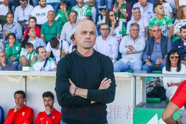 阿斯报:皇马后防线人手紧缺 17岁里瓦斯有望首秀 阿斯报:皇马后防线人手紧缺 17岁里瓦斯有望首秀